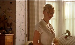 Scarlett Johansson nipslip